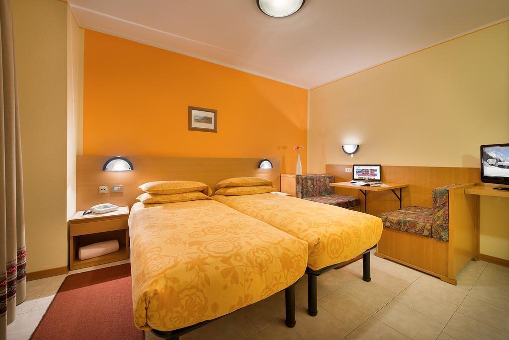Garni Oasi Hotel Livigno Værelse billede